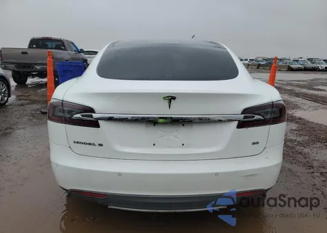 2014 Tesla Model S z USA, uszkodzony, nr VIN 5YJSA1H15EFP56750